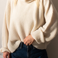 BOXY TURTLENECK SWEATER