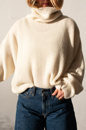 BOXY TURTLENECK SWEATER