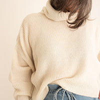 BOXY TURTLENECK SWEATER