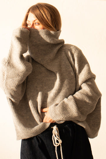 BOXY TURTLENECK SWEATER