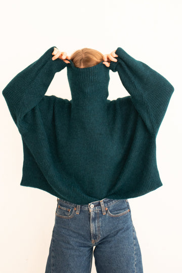 BOXY TURTLENECK SWEATER